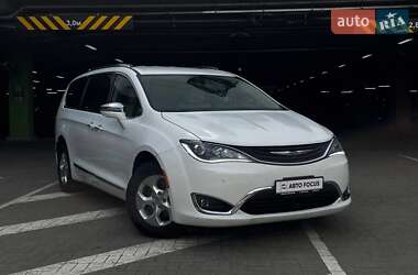 Минивэн Chrysler Pacifica 2017 в Киеве