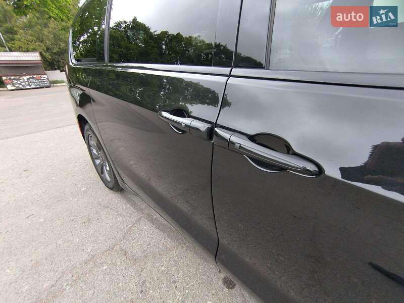 Минивэн Chrysler Pacifica 2020 в Одессе