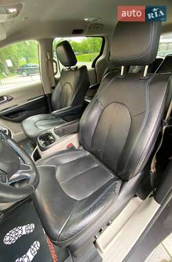 Позашляховик / Кросовер Chrysler Pacifica 2021 в 