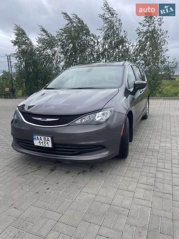 Минивэн Chrysler Pacifica 2017 в 