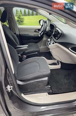 Минивэн Chrysler Pacifica 2017 в 