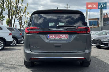 Минивэн Chrysler Pacifica 2022 в 