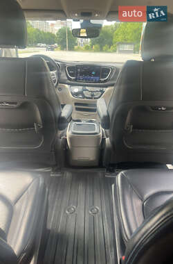 Минивэн Chrysler Pacifica 2021 в 