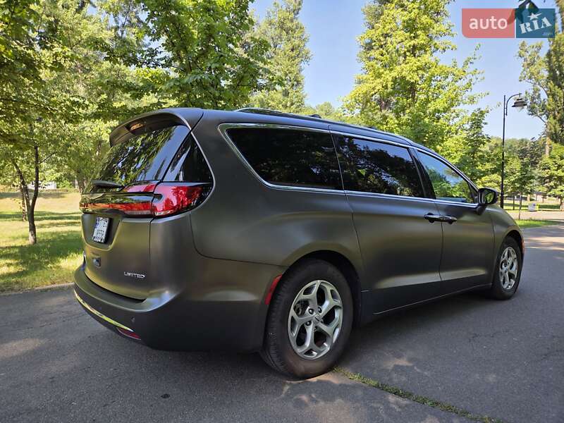 Универсал Chrysler Pacifica 2021 в Киеве