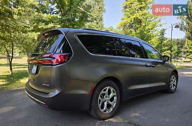 Универсал Chrysler Pacifica 2021 в 