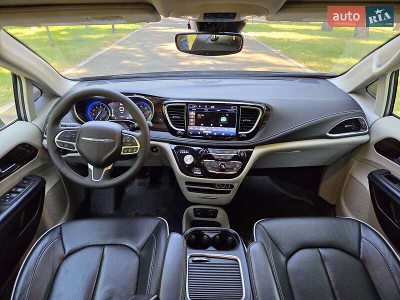 Универсал Chrysler Pacifica 2021 в Киеве