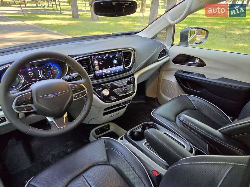 Универсал Chrysler Pacifica 2021 в Киеве