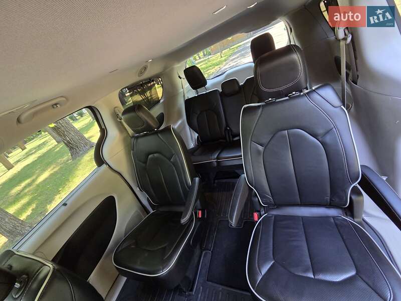 Универсал Chrysler Pacifica 2021 в Киеве