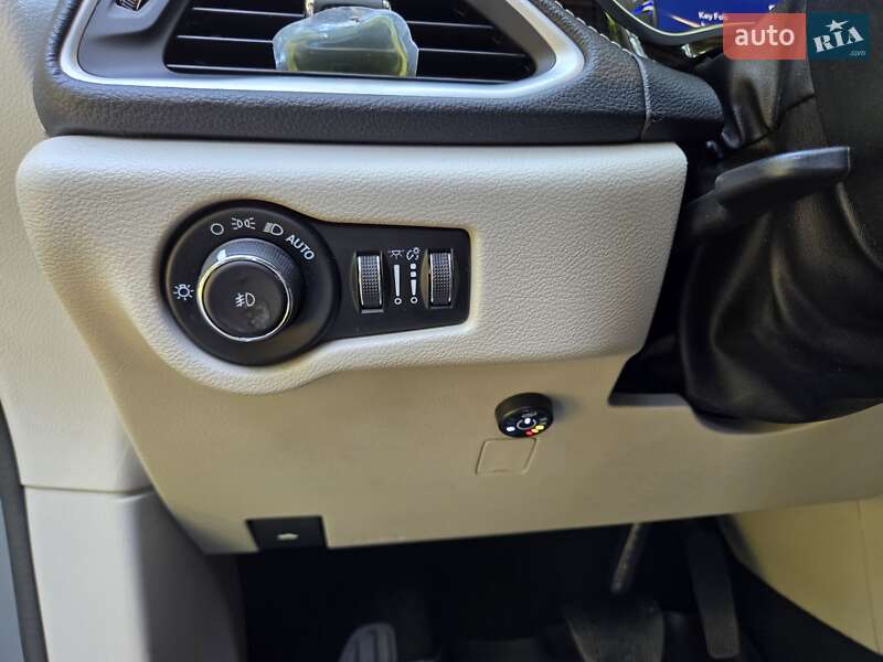 Универсал Chrysler Pacifica 2021 в Киеве