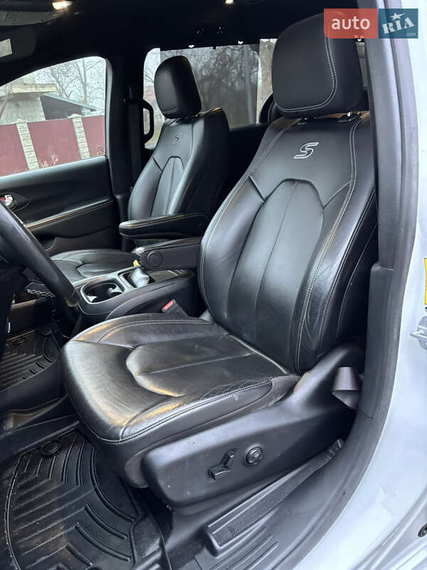 Мінівен Chrysler Pacifica 2020 в Стрию