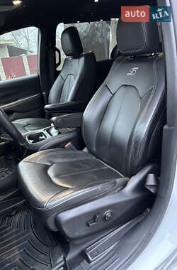 Мінівен Chrysler Pacifica 2020 в 