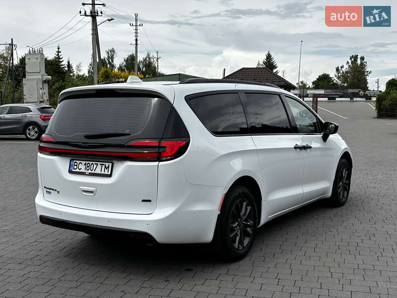 Мінівен Chrysler Pacifica 2020 в Стрию