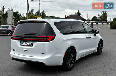 Мінівен Chrysler Pacifica 2020 в 