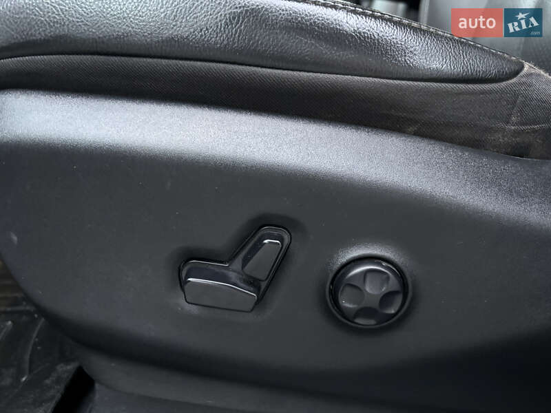 Мінівен Chrysler Pacifica 2020 в Стрию