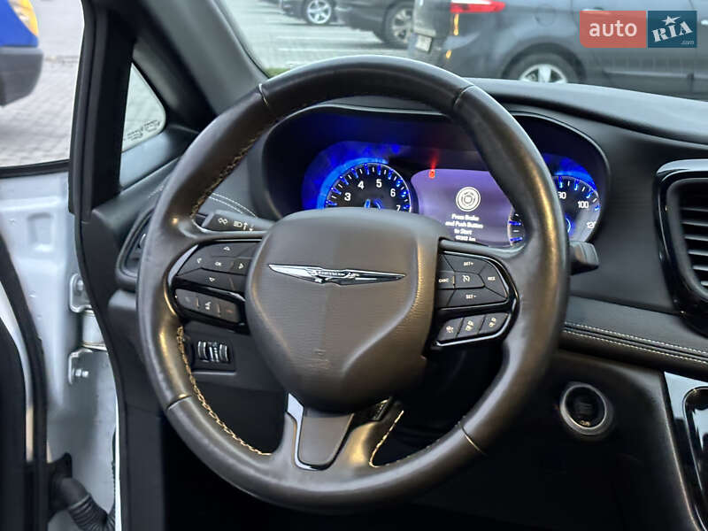 Мінівен Chrysler Pacifica 2020 в Стрию