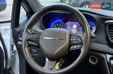 Мінівен Chrysler Pacifica 2020 в 