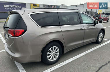 Минивэн Chrysler Pacifica 2017 в 