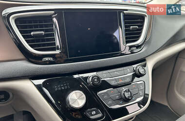 Минивэн Chrysler Pacifica 2017 в 