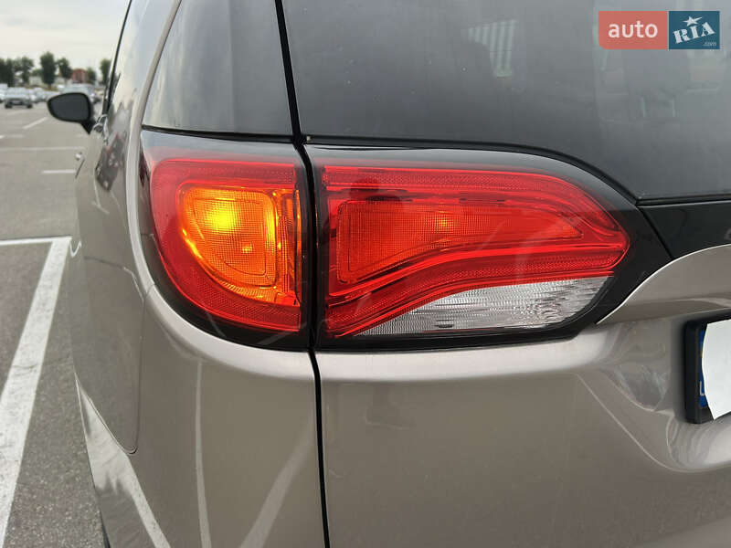 Минивэн Chrysler Pacifica 2017 в Киеве фото 32 Минивэн Chrysler Pacifica 2017 в Киеве