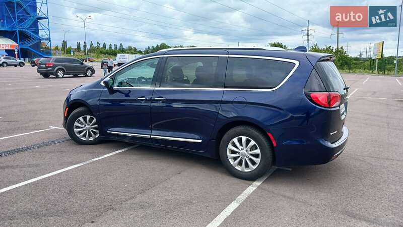 Мінівен Chrysler Pacifica 2018 в Рівному