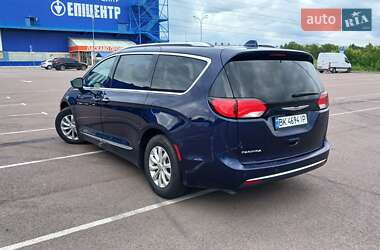 Мінівен Chrysler Pacifica 2018 в Рівному