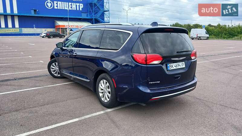 Мінівен Chrysler Pacifica 2018 в Рівному