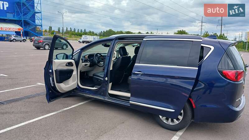 Мінівен Chrysler Pacifica 2018 в Рівному