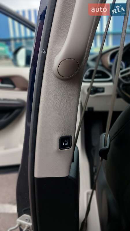 Мінівен Chrysler Pacifica 2018 в Рівному