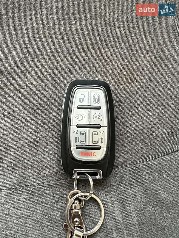 Минивэн Chrysler Pacifica 2021 в Хмельницком
