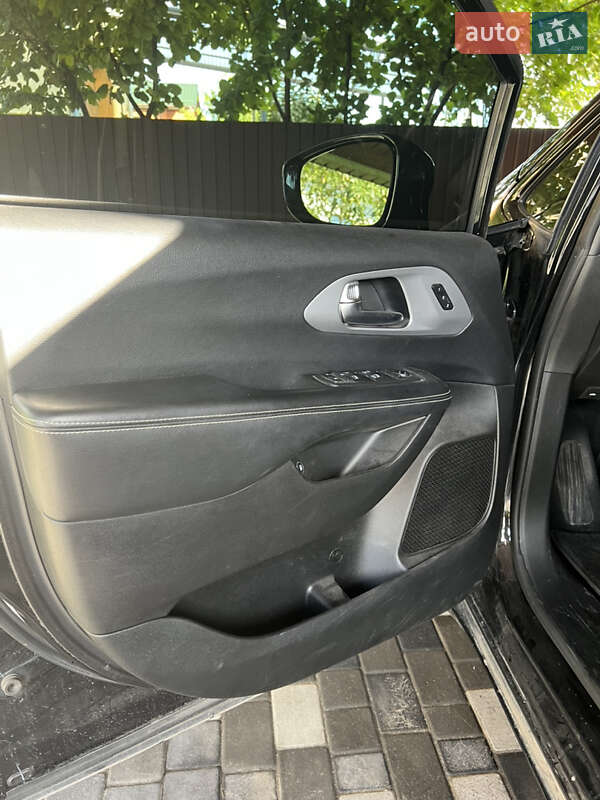 Минивэн Chrysler Pacifica 2021 в Хмельницком