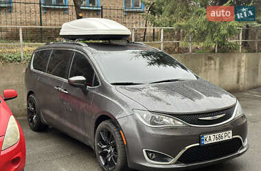 Універсал Chrysler Pacifica 2017 в Києві