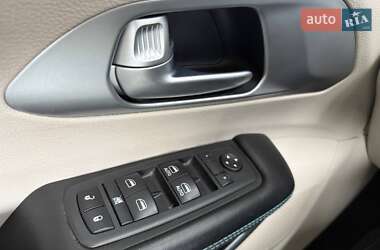 Минивэн Chrysler Pacifica 2017 в 