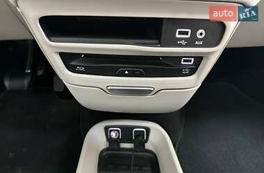 Минивэн Chrysler Pacifica 2017 в 