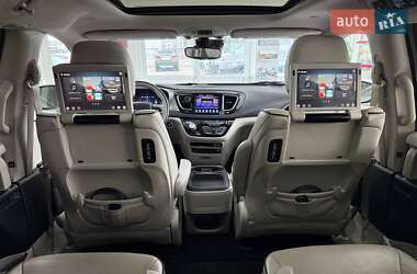 Минивэн Chrysler Pacifica 2017 в 
