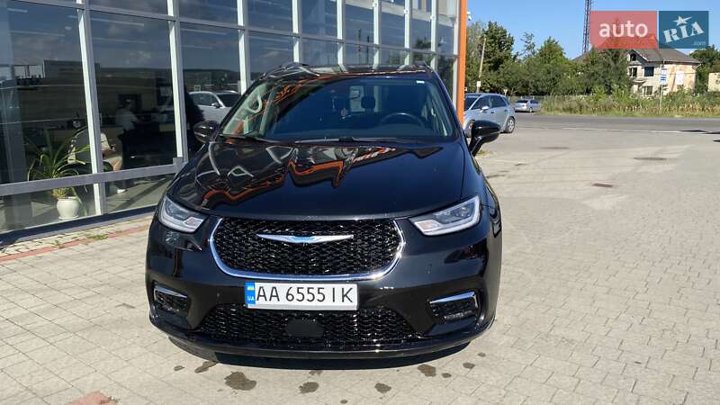 Минивэн Chrysler Pacifica 2021 в 