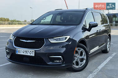 Мінівен Chrysler Pacifica 2020 в 