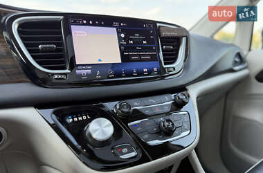 Мінівен Chrysler Pacifica 2020 в 