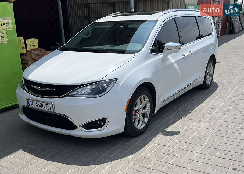 Минивэн Chrysler Pacifica 2018 в Владимире