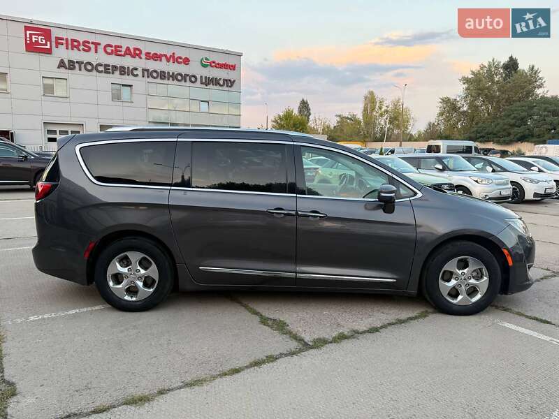 Позашляховик / Кросовер Chrysler Pacifica 2018 в Києві