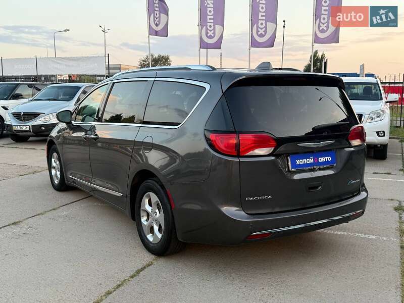 Позашляховик / Кросовер Chrysler Pacifica 2018 в Києві