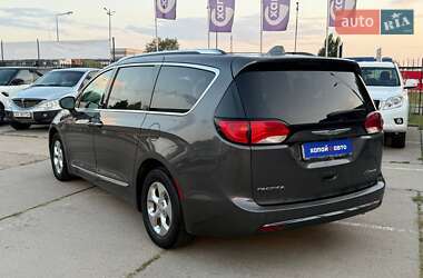 Внедорожник / Кроссовер Chrysler Pacifica 2018 в 