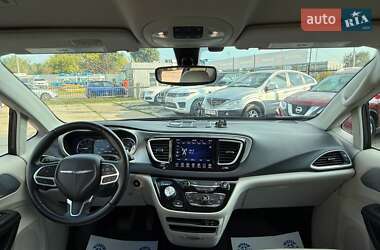 Внедорожник / Кроссовер Chrysler Pacifica 2018 в 