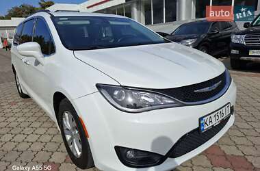 Минивэн Chrysler Pacifica 2017 в 