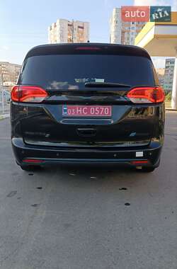 Минивэн Chrysler Pacifica 2019 в 