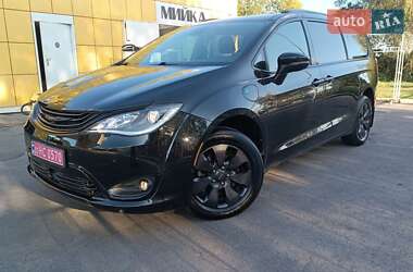 Минивэн Chrysler Pacifica 2019 в 