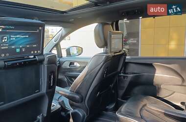 Минивэн Chrysler Pacifica 2019 в 