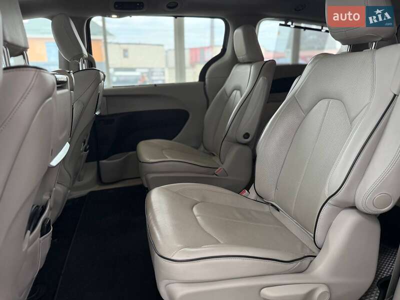 Минивэн Chrysler Pacifica 2017 в Киеве