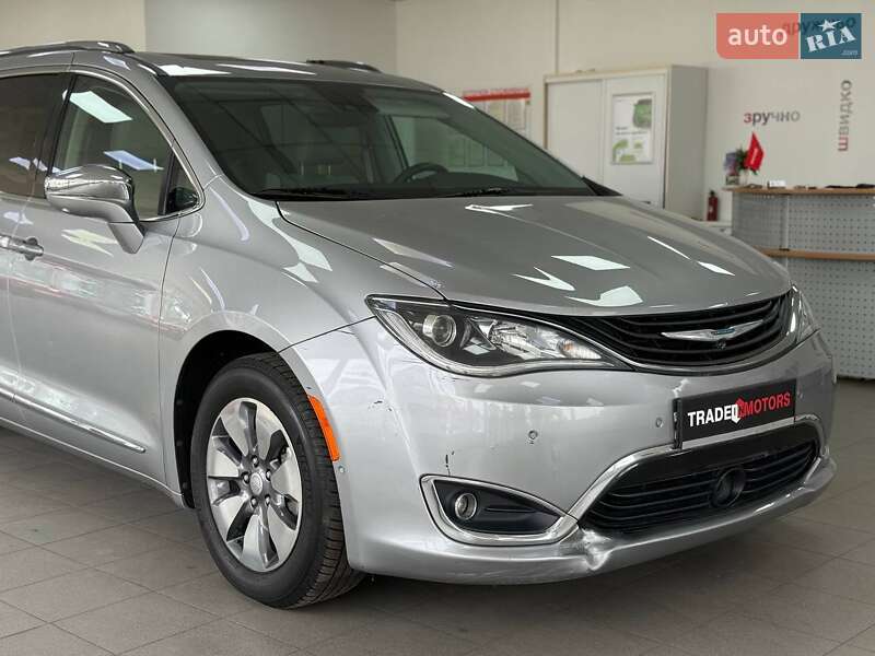 Минивэн Chrysler Pacifica 2017 в Киеве