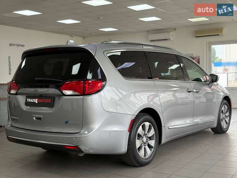 Минивэн Chrysler Pacifica 2017 в Киеве