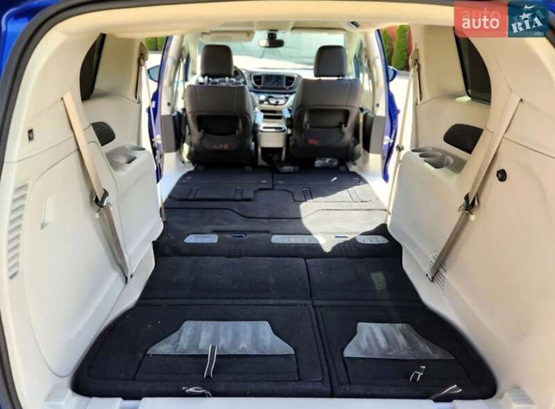 Минивэн Chrysler Pacifica 2020 в Киеве